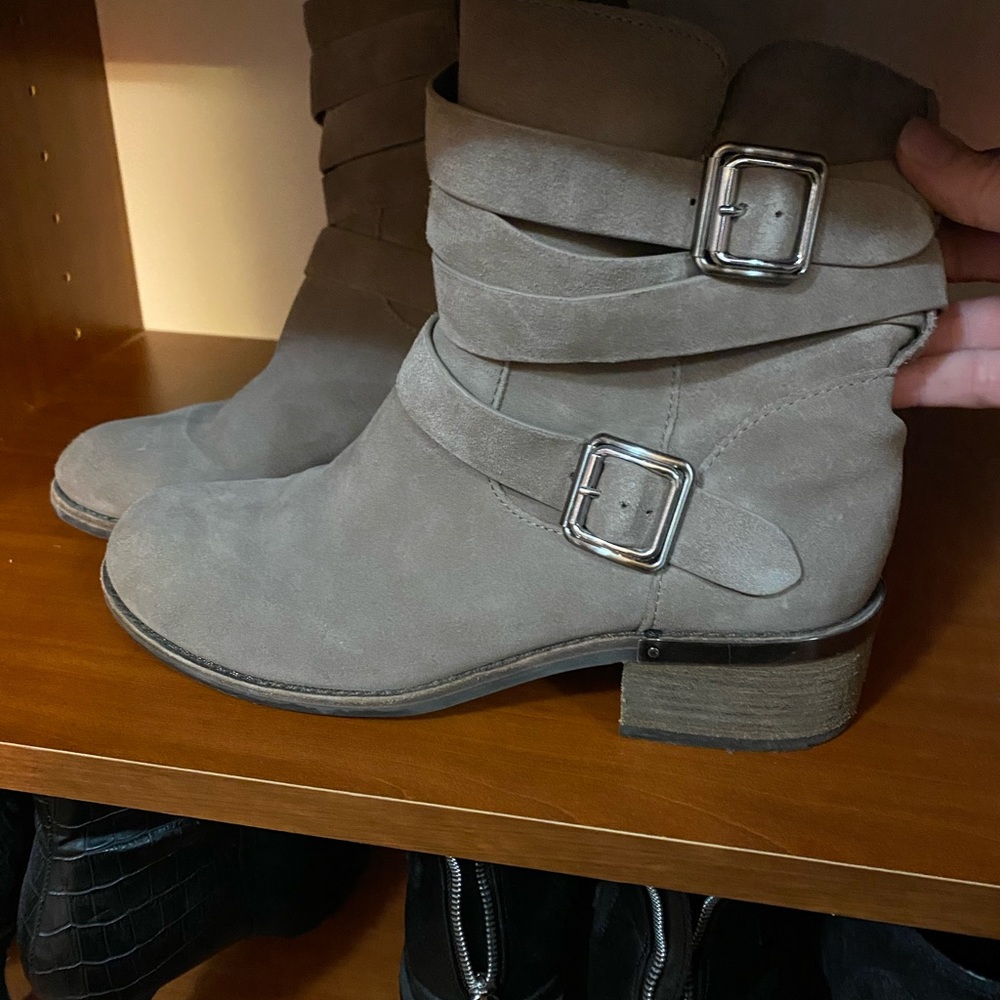 Womens suede Vince Camino ankle bootie